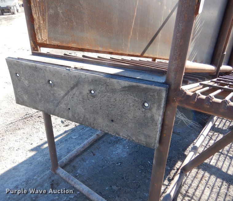 image for item IE9546 2022 LJ Manufacturing  livestock loading chute