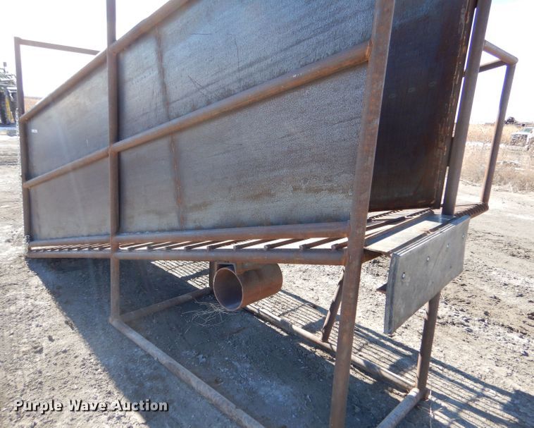 image for item IE9546 2022 LJ Manufacturing  livestock loading chute