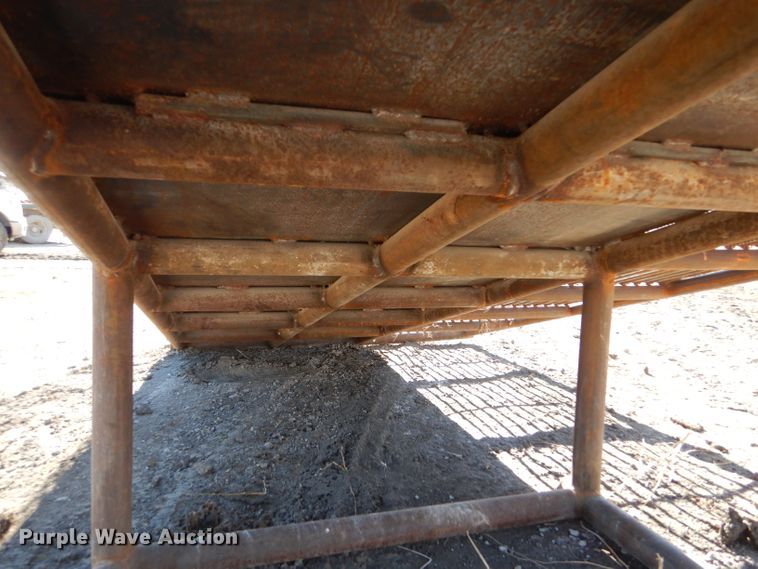 image for item IE9546 2022 LJ Manufacturing  livestock loading chute