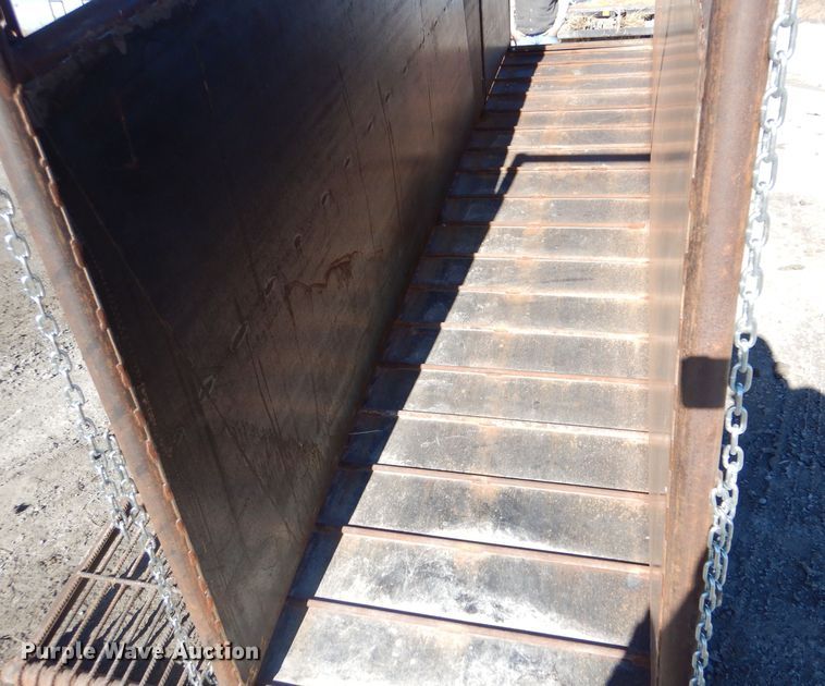image for item IE9546 2022 LJ Manufacturing  livestock loading chute