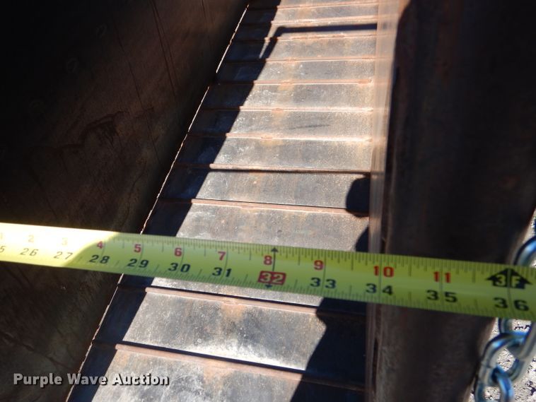 image for item IE9546 2022 LJ Manufacturing  livestock loading chute