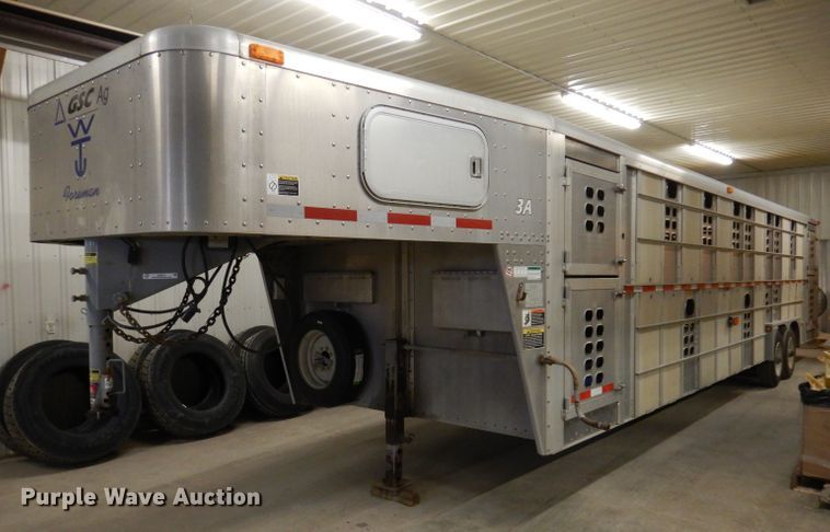 image for item JH9913 2008 Wilson PSGN-9332T  livestock trailer