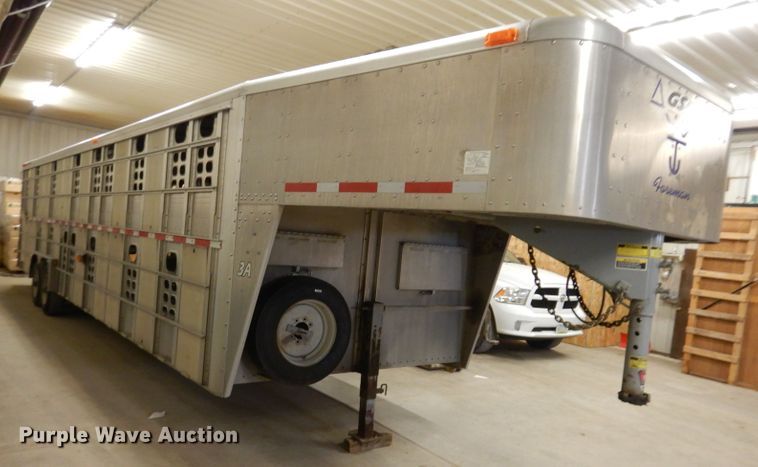 image for item JH9913 2008 Wilson PSGN-9332T  livestock trailer