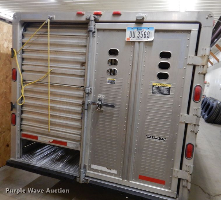 image for item JH9913 2008 Wilson PSGN-9332T  livestock trailer
