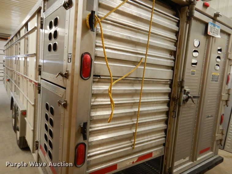 image for item JH9913 2008 Wilson PSGN-9332T  livestock trailer
