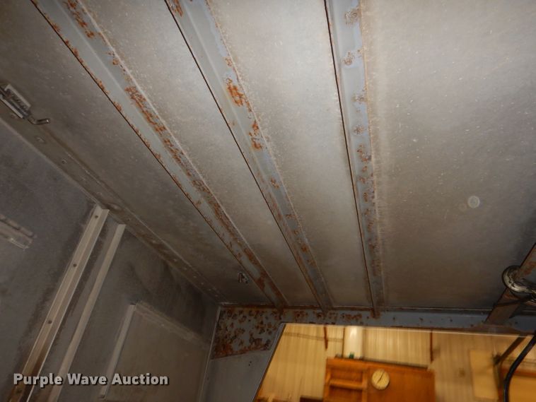 image for item JH9913 2008 Wilson PSGN-9332T  livestock trailer