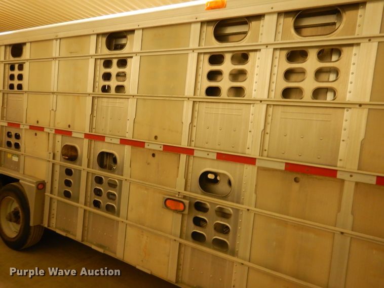 image for item JH9913 2008 Wilson PSGN-9332T  livestock trailer