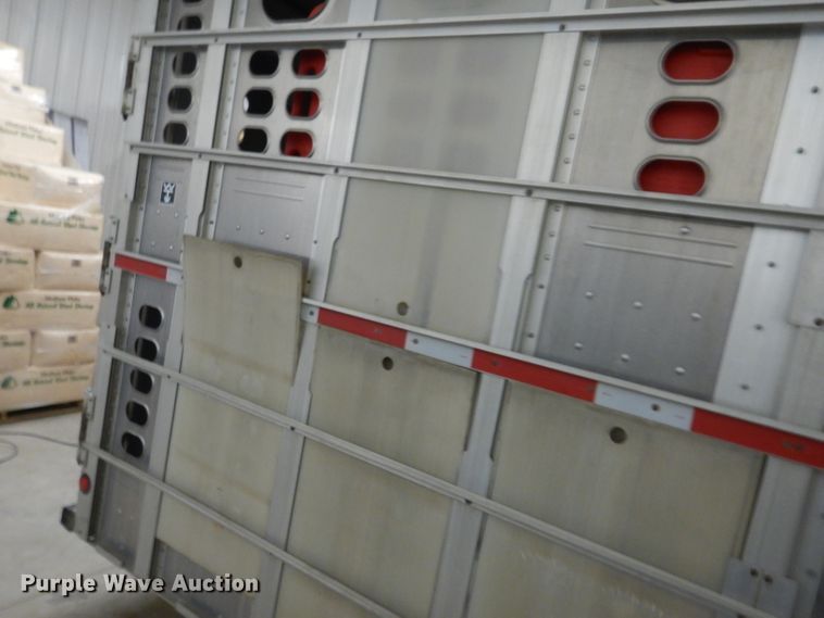 image for item JH9913 2008 Wilson PSGN-9332T  livestock trailer