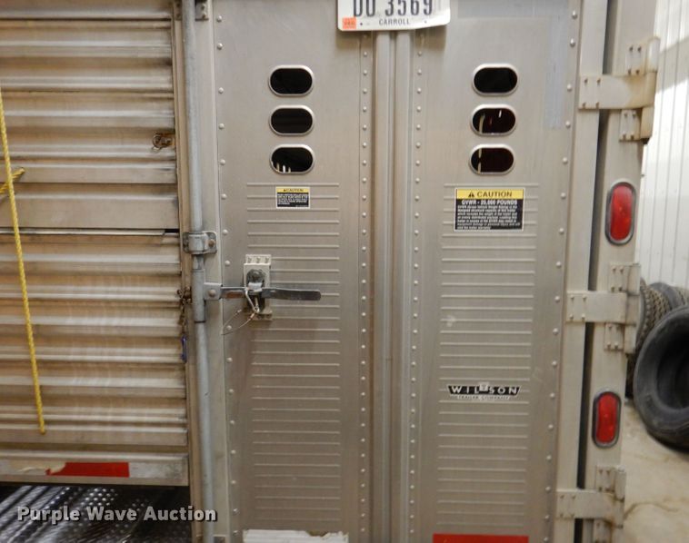 image for item JH9913 2008 Wilson PSGN-9332T  livestock trailer