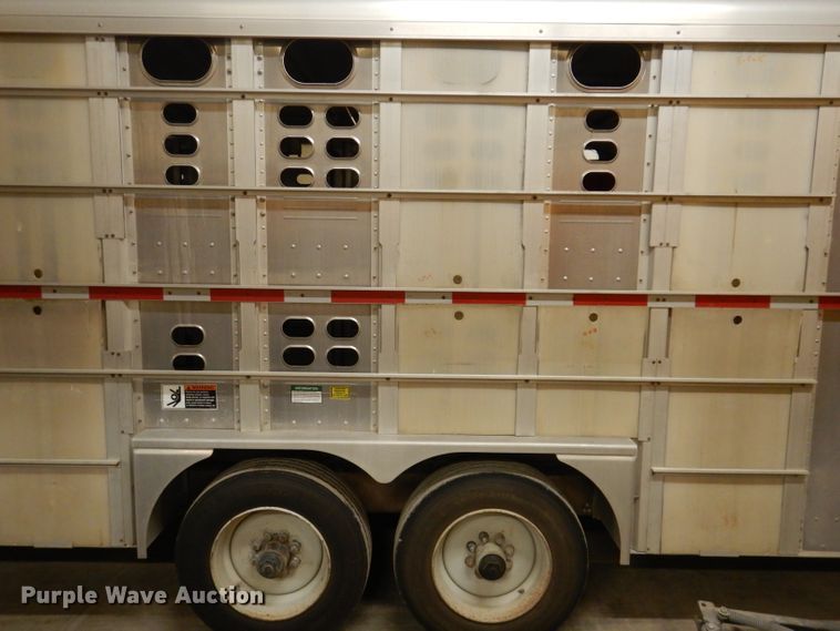 image for item JH9913 2008 Wilson PSGN-9332T  livestock trailer
