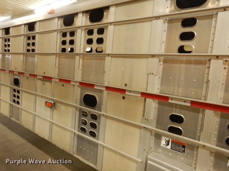 image for item JH9913 2008 Wilson PSGN-9332T  livestock trailer