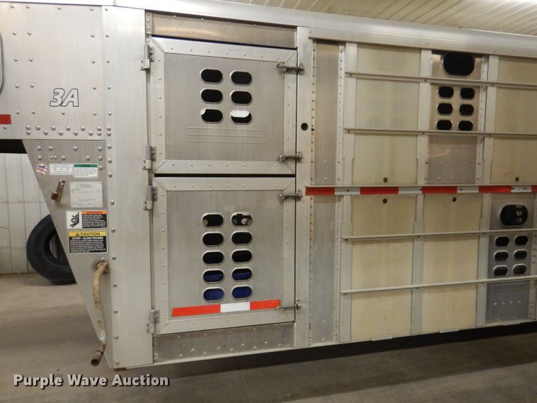 image for item JH9913 2008 Wilson PSGN-9332T  livestock trailer