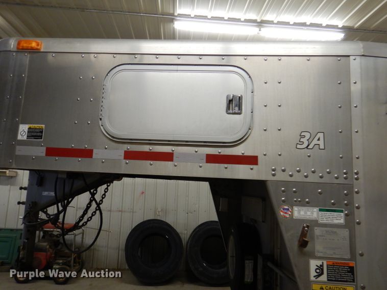 image for item JH9913 2008 Wilson PSGN-9332T  livestock trailer