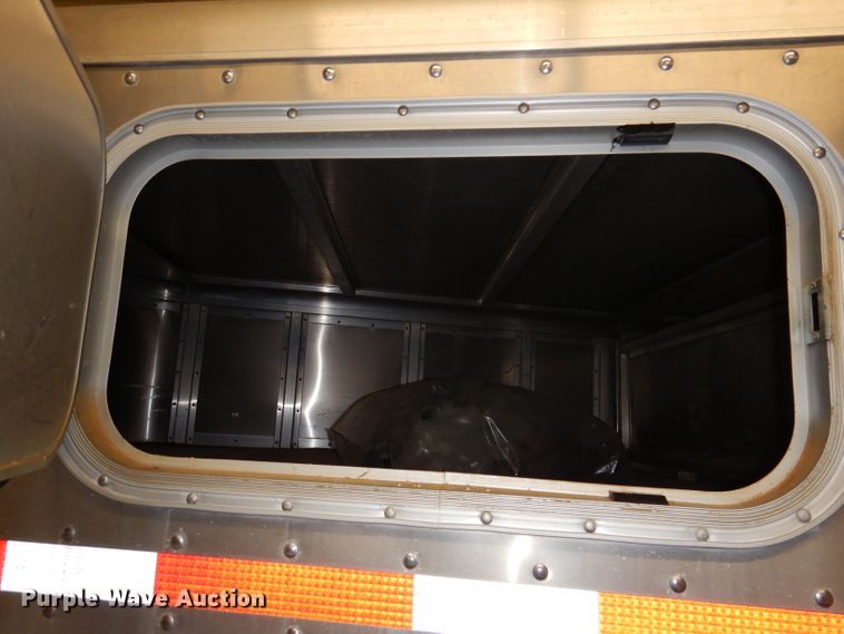 image for item JH9913 2008 Wilson PSGN-9332T  livestock trailer