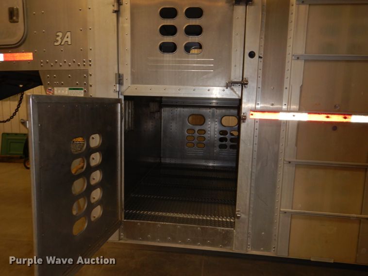 image for item JH9913 2008 Wilson PSGN-9332T  livestock trailer