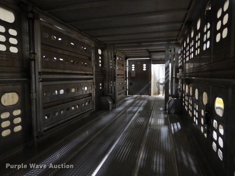 image for item JH9913 2008 Wilson PSGN-9332T  livestock trailer