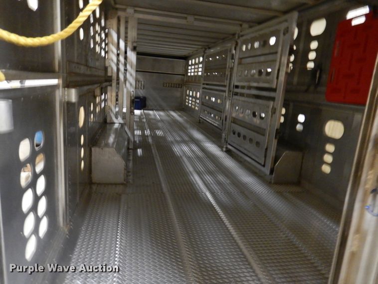 image for item JH9913 2008 Wilson PSGN-9332T  livestock trailer