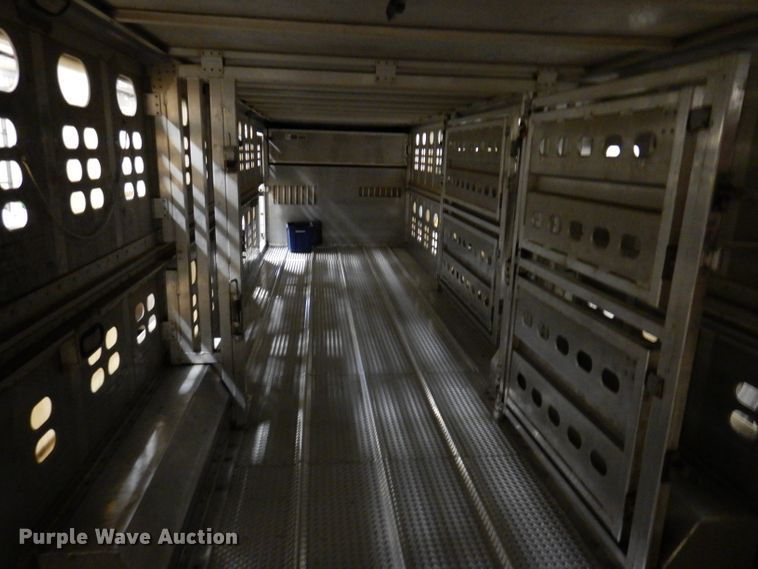 image for item JH9913 2008 Wilson PSGN-9332T  livestock trailer