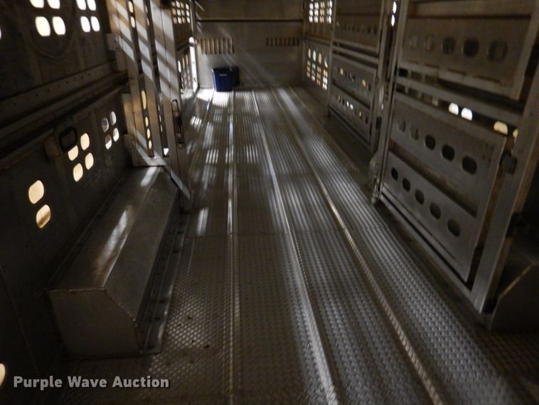 image for item JH9913 2008 Wilson PSGN-9332T  livestock trailer