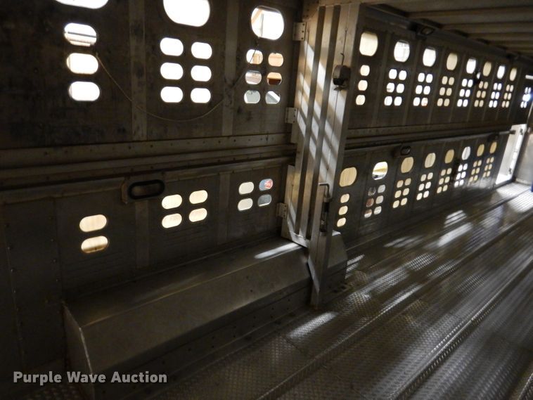 image for item JH9913 2008 Wilson PSGN-9332T  livestock trailer