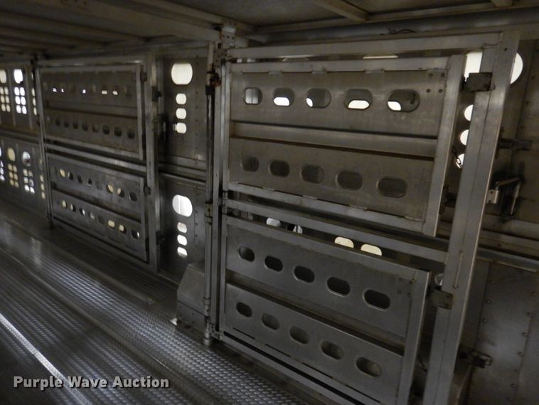 image for item JH9913 2008 Wilson PSGN-9332T  livestock trailer