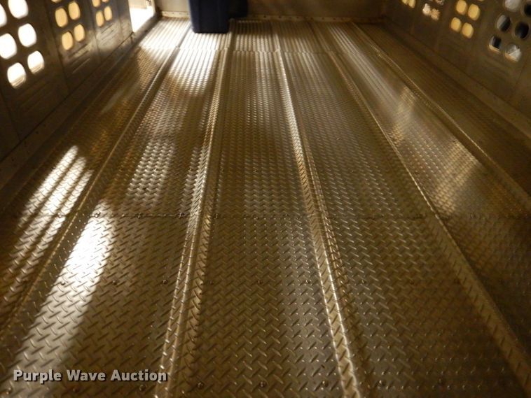 image for item JH9913 2008 Wilson PSGN-9332T  livestock trailer