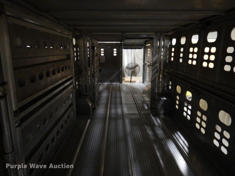 image for item JH9913 2008 Wilson PSGN-9332T  livestock trailer