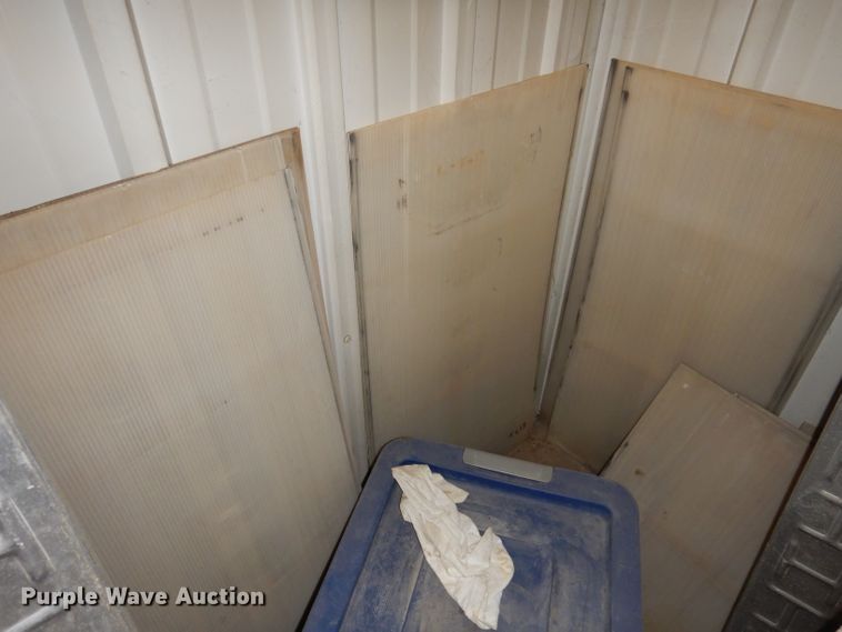 image for item JH9913 2008 Wilson PSGN-9332T  livestock trailer