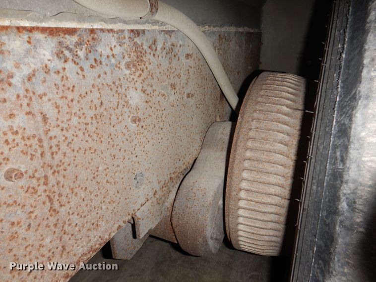 image for item JH9913 2008 Wilson PSGN-9332T  livestock trailer