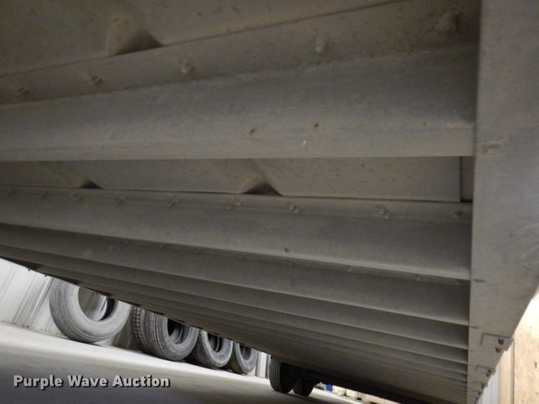 image for item JH9913 2008 Wilson PSGN-9332T  livestock trailer