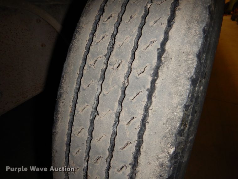 image for item JH9913 2008 Wilson PSGN-9332T  livestock trailer