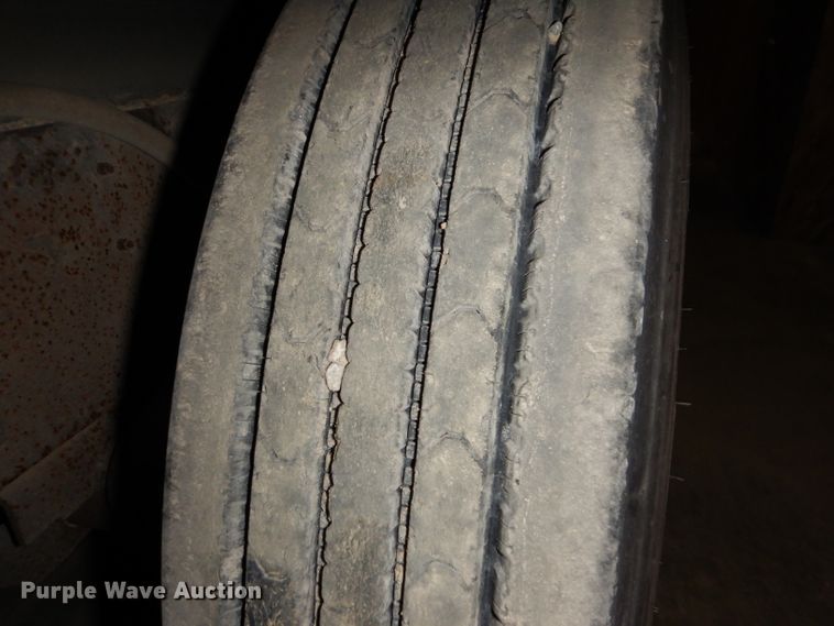 image for item JH9913 2008 Wilson PSGN-9332T  livestock trailer