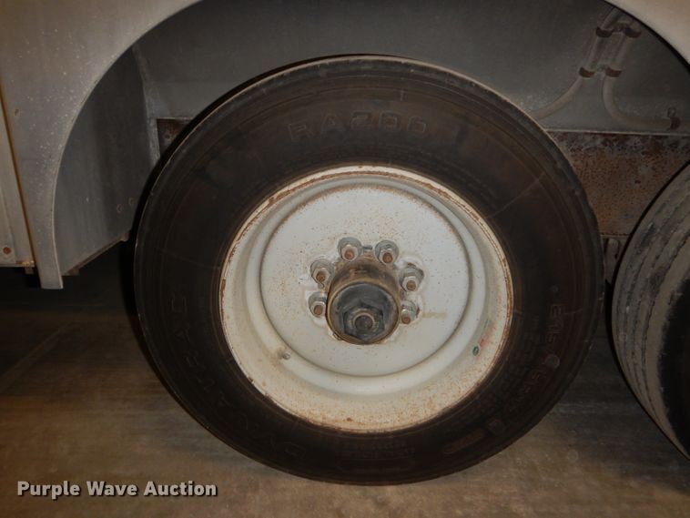 image for item JH9913 2008 Wilson PSGN-9332T  livestock trailer