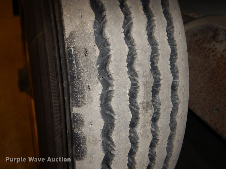 image for item JH9913 2008 Wilson PSGN-9332T  livestock trailer