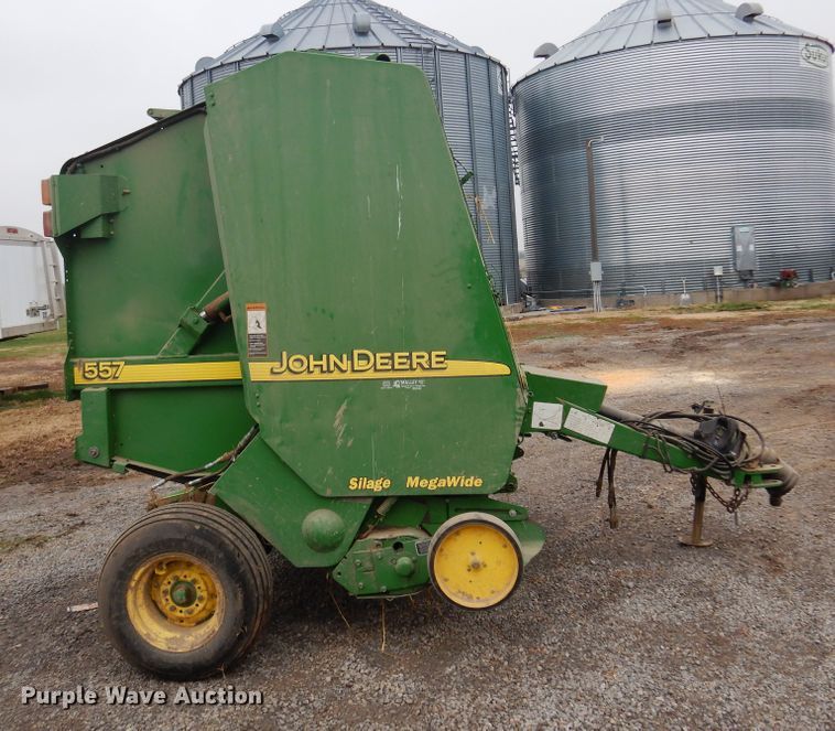 image for item JJ9746 John Deere 557  round baler