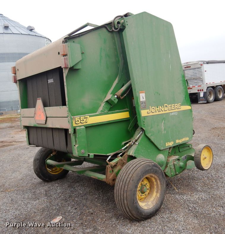 image for item JJ9746 John Deere 557  round baler
