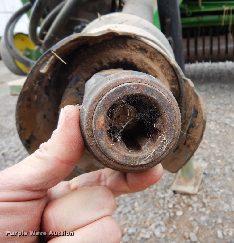 image for item JJ9746 John Deere 557  round baler