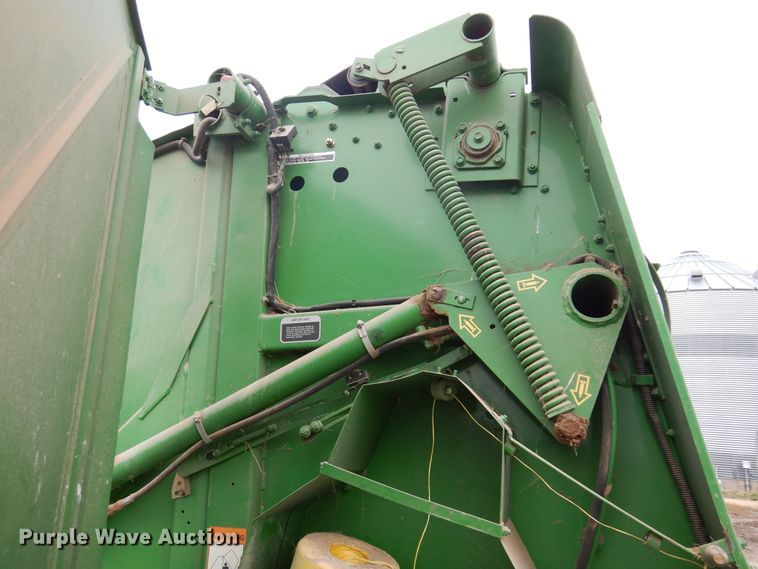 image for item JJ9746 John Deere 557  round baler
