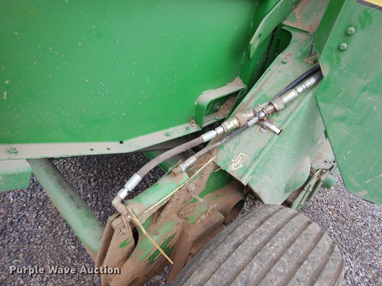 image for item JJ9746 John Deere 557  round baler