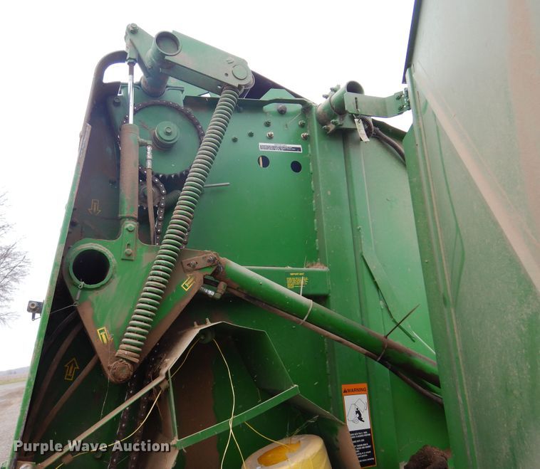 image for item JJ9746 John Deere 557  round baler