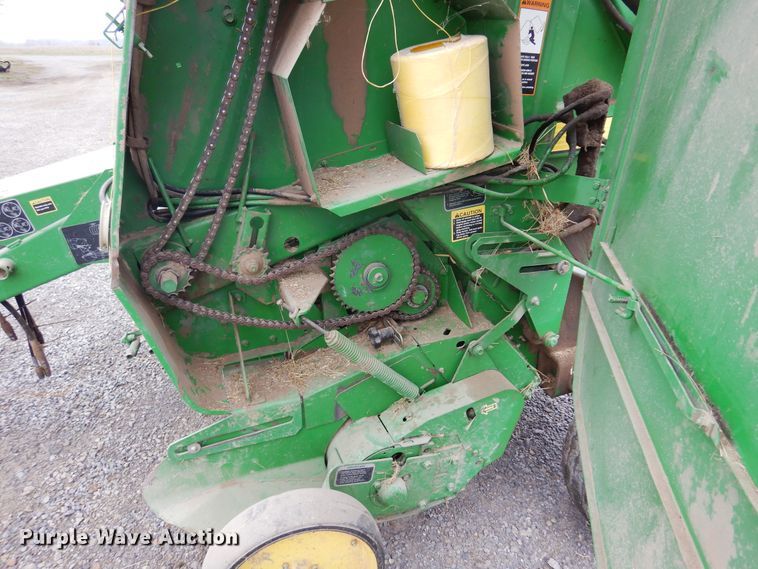 image for item JJ9746 John Deere 557  round baler