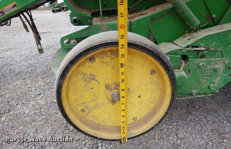 image for item JJ9746 John Deere 557  round baler