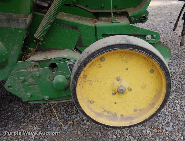 image for item JJ9746 John Deere 557  round baler