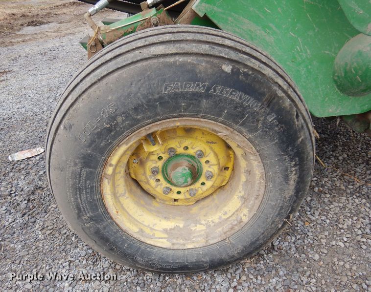 image for item JJ9746 John Deere 557  round baler