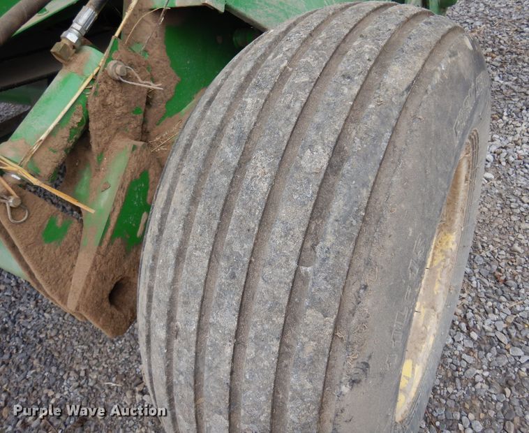 image for item JJ9746 John Deere 557  round baler