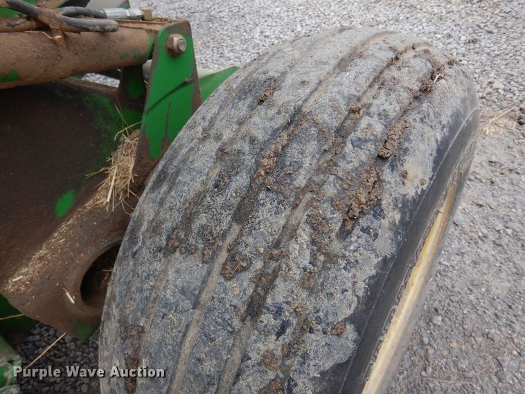 image for item JJ9746 John Deere 557  round baler