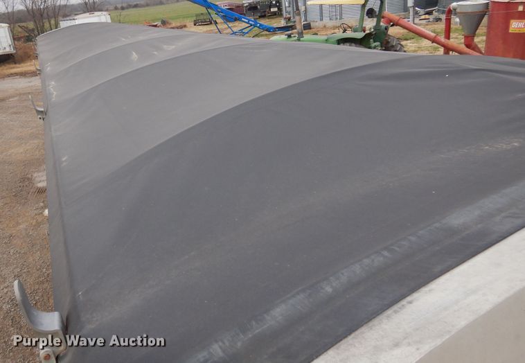 image for item JJ9748 2009 Timpte Super Hopper  grain trailer