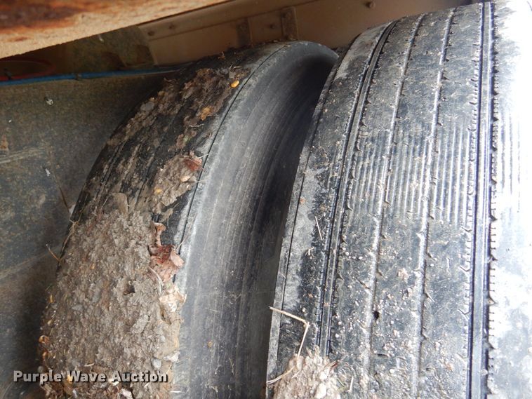 image for item JJ9748 2009 Timpte Super Hopper  grain trailer