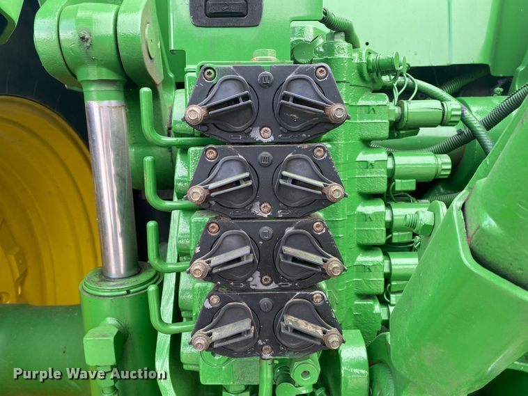 image for item JN9140 2005 John Deere 8320  MFWD tractor