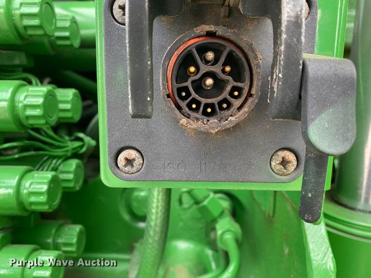 image for item JN9140 2005 John Deere 8320  MFWD tractor